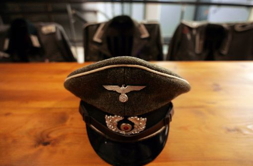 Die Mütze eines SS-Offiziers in einer Ausstellung in Frankreich. Foto: AFP