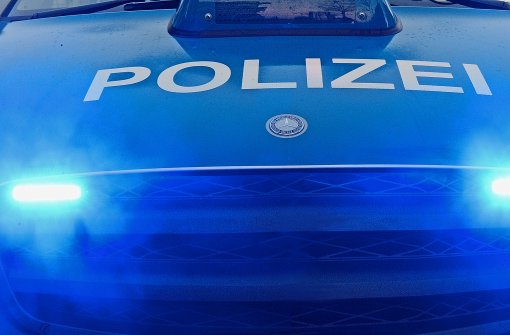 Ein 24-Jähriger hat am Montagabend in Kornwestheim in einer Flüchtlingsunterkunft randaliert und einen Polizeibeamten verletzt. (Symbolbild) Foto: dpa
