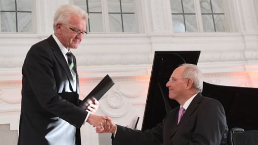 Winfried Kretschmann und Wolfgang Schäuble bei einer Preisverleihung im Jahr 2017. Foto: dpa/Marijan Murat