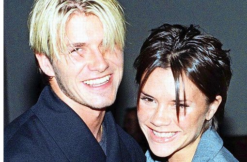 Ein Bild aus 1998: Damals spielte David Beckham noch für Manchester United und Victoria hieß mit Nachnamen Adams und sang in der Girl-Group „Spice Girls“. Foto: PA/epa