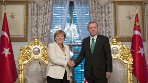 Bundeskanzlerin Angela Merkel (CDU) will mit der Türkei und Recep Erdogan nach dem Ärger der vergangenen Wochen und dem Wirbel um die Armenien-Resolution wieder vernünftig ins Gespräch kommen. Foto: AFP