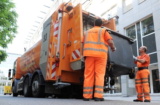 Die Müllabfuhr wird für Stuttgarts Einwohner 2015 ein bisschen günstiger –  die genaue Entlastung ist noch umstritten Foto: dpa