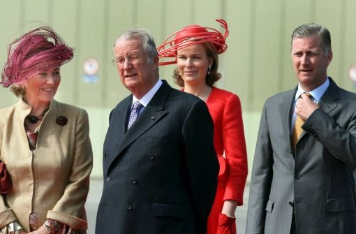 König Albert II. und seine Frau Paola (vorne) mit Sohn und Schwiegertochter. Erweitert der Monarch die königliche Familie um eine uneheliche Tochter? Foto: dpa