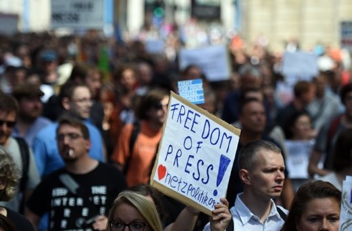 Internetaktivisten protestierten in Berlin gegen die staatsanwaltlichen Ermittlungen gegen Netzpolitik.org wegen Landesverrats. Foto: dpa-Zentralbild