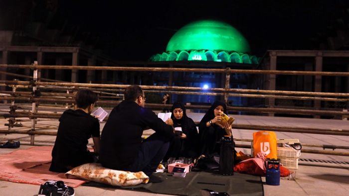 Muslime feiern Nacht der Bestimmung