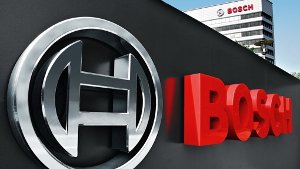 Blick auf das Bosch-Logo. Die Mitarbeiter des Unternehmens sollen eine höhere Prämie erhalten.  Foto: Bosch