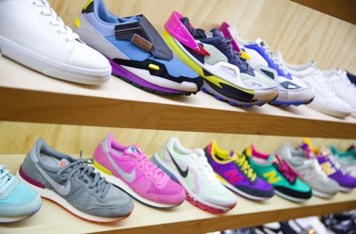 Sneakers von Adidas und Nike sind auf dem Markt gefragt. Besonders die Schuhe von Rapper Kanye West können ein lukratives Geschäft darstellen. Foto: dpa
