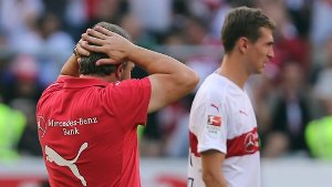 VfB-Trainer Zorniger, Verteidiger Schwaab: Schwere Zeiten.  Foto: Baumann