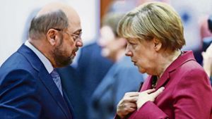 Politische Gegner, die sich persönlich schätzen: Martin Schulz tritt als Kanzlerkandidat der SPD gegen Bundeskanzlerin Angela Merkel (CDU) an. Foto: dpa