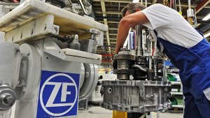 ZF Lenksysteme mit Mitarbeiter-Rekord