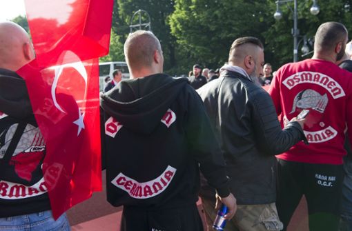 Mitglieder des Osmanen Germania Boxclubs bei einer Demonstration 2016 in Berlin. Der türkische Staatspräsident Erdogan selbst steuerte den Einsatz der Foto: dpa
