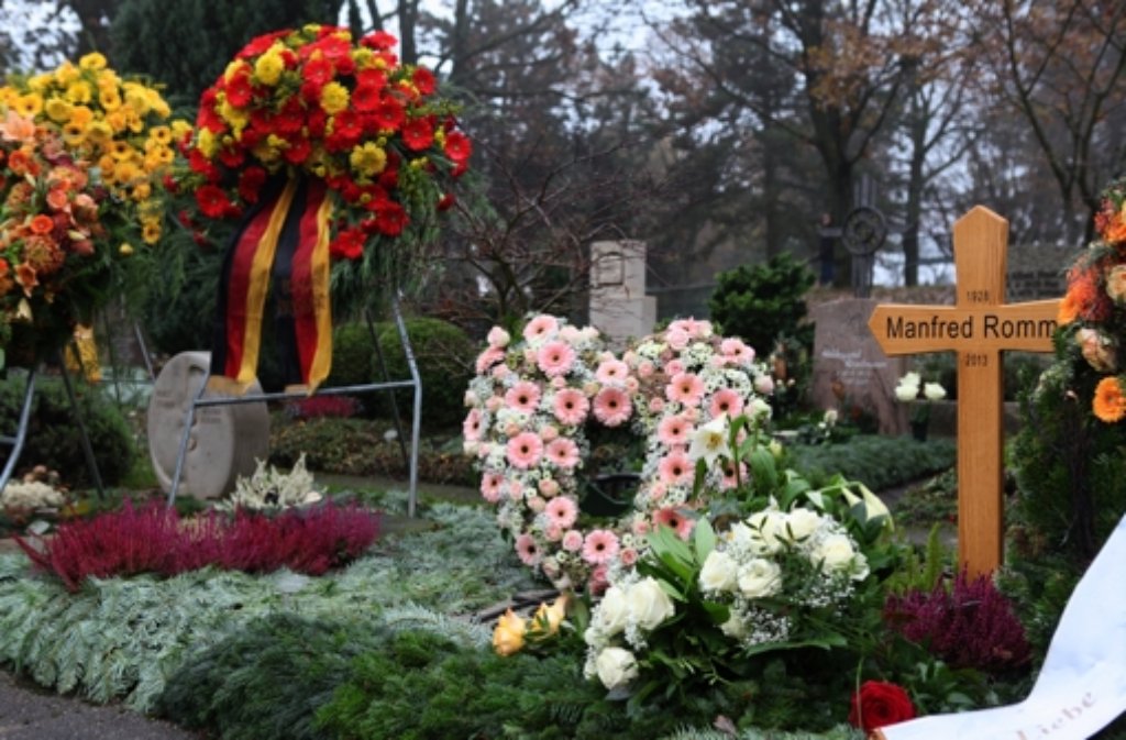 Ein schlichtes Kreuz zeigt an: Hier im Ostfilderfriedhof in Sillenbuch ist die letzte Ruhestätte des Altoberbürgermeisters Manfred Rommel.