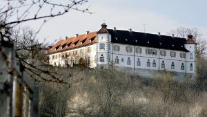 Schloss Filseck thront zwar majestätisch über dem Filstal bei Uhingen, die Wege hinunter zum Fluss lassen aber zu wünschen übrig. Foto: Kraufmann