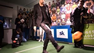 Ein Weltmeister zu Gast im  Jungen Schloss: Sami Khedira demonstriert sein Ballgefühl Foto: Lichtgut/Achim Zweygarth