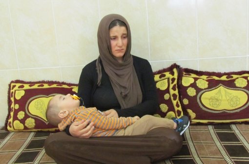 Die Gefangenschaft hat sie traumatisiert: IS-Opfer Amscha mit ihrem Baby  Foto: Karim El-Gawhary