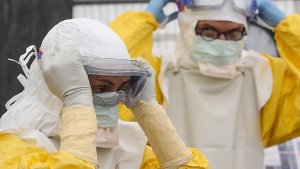Nur mit strengen Hygieneregeln kann man sich vor Ebola schützen. Foto: EPA