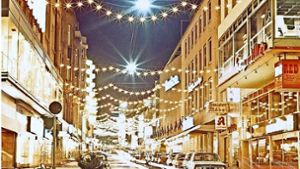Die vorweihnachtliche Marienstraße  in der Stuttgarter City ist im Jahr  1978 hell erleuchtet. Foto: Wilfried Weber
