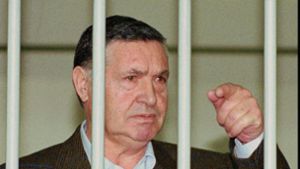 Der jetzt gestorbene Mafia-Boss Toto Riina 1995 während seines Prozesses. Foto: AP
