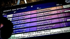 Verspätungen und Zugausfälle sind keine Seltenheit – künftig wird der  Regionalverband von der Bahn  dann höhere Strafzahlungen verlangen. Foto: Lichtgut/Max Kovalenko