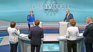 Eineinhalb Stunden  dauerte der Schlagabtausch  zwischen Angela  Merkel und  Martin  Schulz. Befragt wurden sie  von   den Fernseh-Journalisten Sandra Maischberger, Claus Strunz, Maybrit Illner und  Peter Kloeppel (im Vordergrund, von links). Foto: dpa