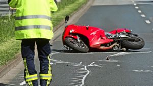 Zwischen Türkheim und Geislingen ereignet sich am Donnerstag ein Unfall, bei dem ein Motorradfahrer schwer verletzt wurde. (Symbolfoto) Foto: dpa