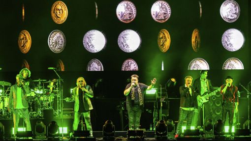 „Ich wär so gerne Millionär“: Die Prinzen  (hier beim Auftritt vor kurzem in Erfurt) Foto: IMAGO/Future Image/Michael Kremer
