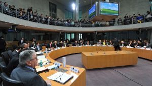 Die Auseinandersetzung um das Milliarden-Bahnprojekt Stuttgart 21 beschäftigt am Mittwoch erneut den Bundestag. Foto: dpa