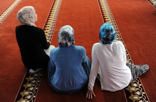 Muslimminnen in einer Mannheimer Moschee Foto: dpa