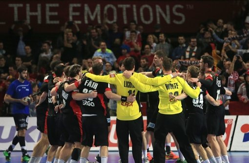Die deutsche Handball-Nationalmannschaft erkämpfte sich gegen starke Dänen einen 25:23-Sieg. Foto: dpa