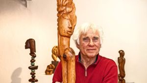 Wolfgang Nowak stellt noch bis Mitte Dezember seine Akt-Figuren aus Holz in der Galerie am Laien in Ditzingen aus. Foto: factum/Weise