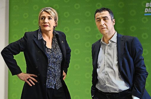 Die Bundesvorsitzenden Simone  Peters und Cem Özdemir sehen ratlos aus. Foto: dpa-Zentralbild