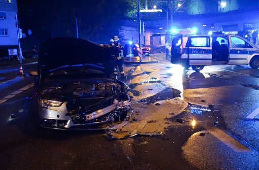 Zu einem schweren Unfall ist es am Dienstagabend in Bad Cannstatt gekommen. Foto: SDMG