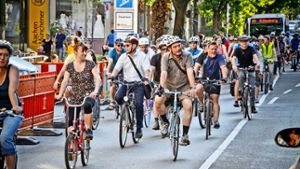 Die Schar der Demonstranten ist bunt gemischt, hat aber ein Ziel: Stuttgart soll fahrradfreundlicher werden Foto: Petsch