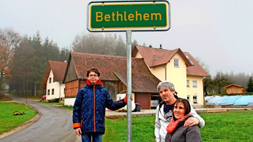 Pastor  Lachmann, seine Ehefrau Sonja und Sohn Julian wohnen in einem der Häuser von Bethlehem Foto: /Uli Fricker