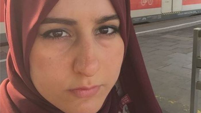 Stuttgarter eilen muslimischer Bloggerin zu Hilfe