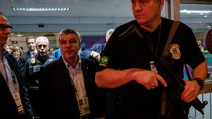 IOC-Präsident Thomas Bach (Mitte) bei der Ankunft in Rio de Janeiro. Foto: Getty