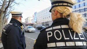 Im Falle eines Raubes in Stuttgart-Mitte hat die Polizei am Donnerstag zwei Verdächtige festgenommen. Foto: dpa/Symbolbild