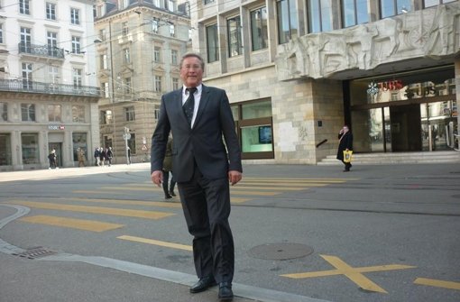 Herbert Notz am Züricher Paradeplatz: Die Banken, die dort angesiedelt sind, sind für den Vermögensjäger  von ganz besonderem Interesse Foto: Bock