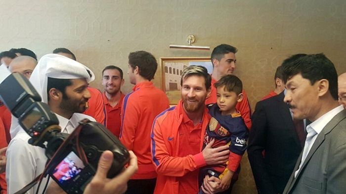 Messi trifft seinen „Plastiktüten“-Fan aus Afghanistan