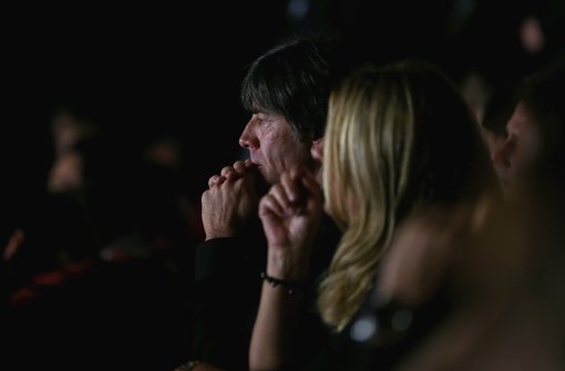Mit Jogi im Kino: Bei der Premiere des WM-Films Die Mannschaft hatte Daniela Löw, die Frau des Bundestrainers, einen ihrer seltenen Auftritte. Foto: Bongarts/Getty Images
