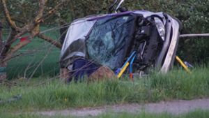 24-jähriger Beifahrer stirbt bei tragischem Unfall