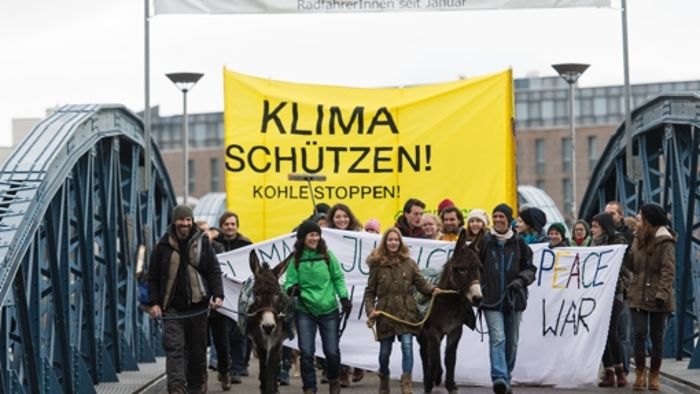 Umweltschützer demonstrieren in Baden-Württemberg