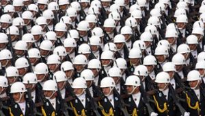 Türkische Soldaten bei einer Militärparade Foto: epa