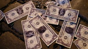 Geld liegt nicht oft auf der Straße: In New Jersey verliert ein Geldtransporter gleich eine halbe Million Dollar(Symbolbild). Foto: dpa