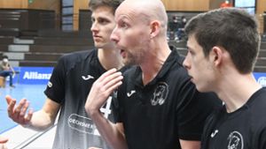 Der Trainer Frank Schau (Mitte) ist sich schon einmal sicher: Sein Kader ist noch stärker als bisher. Foto: Archiv Günter Bergmann
