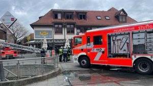 Die Feuerwehr rückte am Mittwochnachmittag zum Löwenmarkt nach Weilimdorf aus. Foto: Andreas Rosar/Fotoagentur Stuttgart