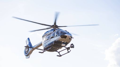Die Polizei suchte die entlaufenen Tiere auch mit einem Hubschrauber. (Symbolfoto) Foto: IMAGO/Karsten Schmalz