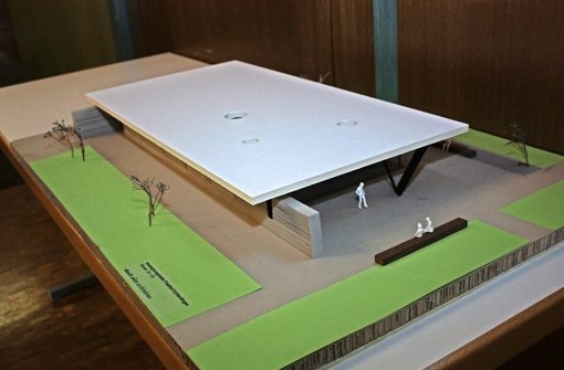 Das Büro Dasch Zürn hat im Gemeinderat ein Modell der neuen Aussegnungshalle für den Echterdinger Friedhof gezeigt. Foto: Natalie Kanter