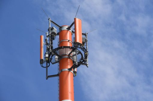 Ein neuer  Mast soll die Netzqualität im Asemwald verbessern. Foto: dpa/Stefan Sauer