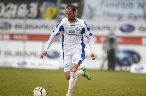 Die Stuttgarter Kickers haben den Vertrag mit Offensivspieler Marco Calamita bis 2016 verlängert. Foto: Bongarts
